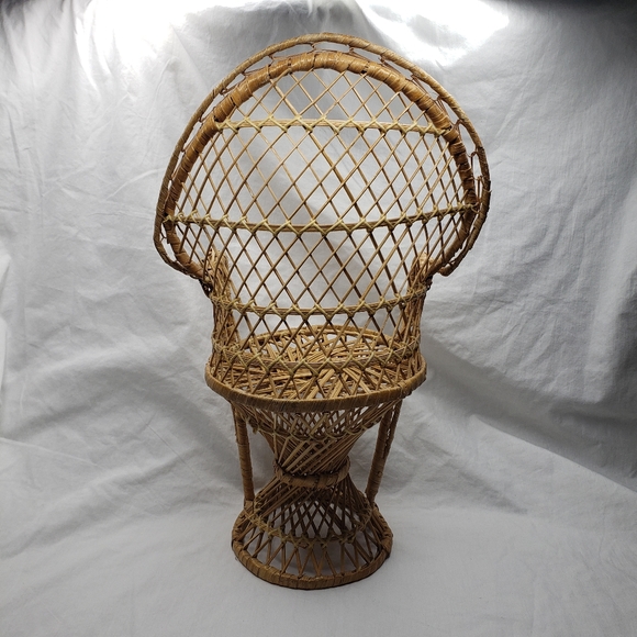 Two Vintage Wicker Rattan Peacock Chairs Tabletop Size 16" and 9" - Picture 8 of 9